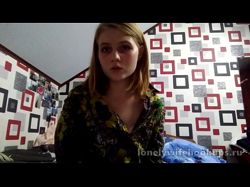 ❤️ Myfyriwr ifanc melyn o Rwsia yn hoffi dicks mwy. Fideo porn wrthon ni